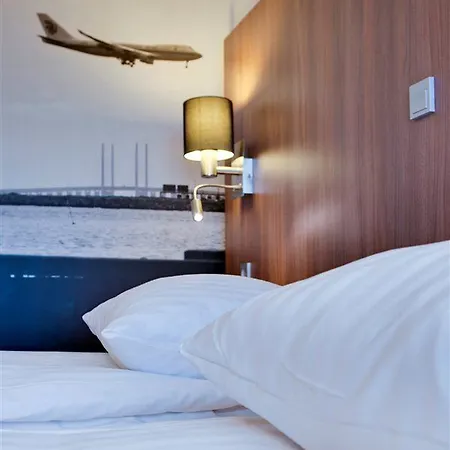 Western Park Globetrotter Airport Hotel