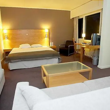 Western Park Globetrotter Airport 3*