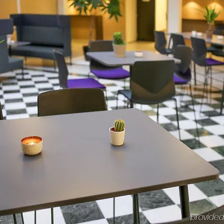 Western Park Globetrotter Airport Hotel 3*