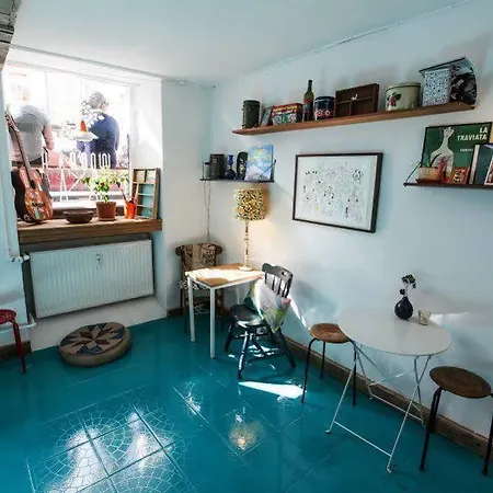 Capsule - Hostel *