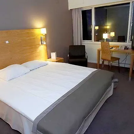 Western Park Globetrotter Airport 3*
