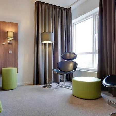 Western Park Globetrotter Airport Hotel
