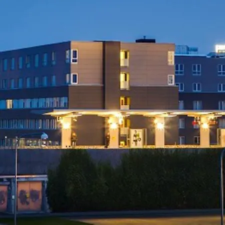 Western Park Globetrotter Airport Hotel