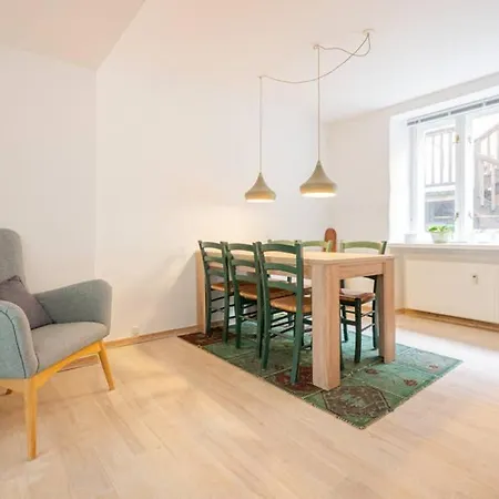Spacious Flat In A Central, But Calm Area Of Cph Apartamento Copenhaga