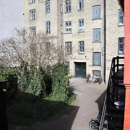 بيت ضيافة In Quiet Yellow Courtyard كوبنهاجن