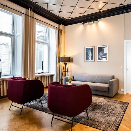 Huge Newly Redecorated Luxury Home *