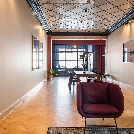 Huge Newly Redecorated Luxury Home *