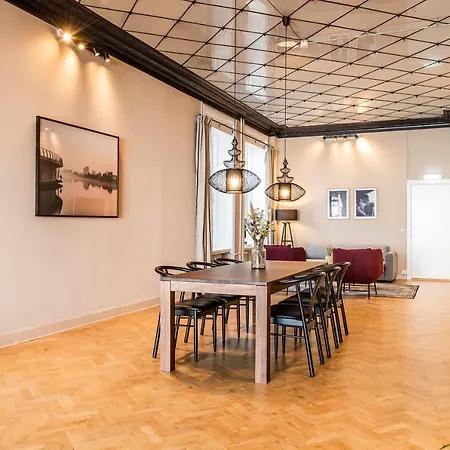Huge Newly Redecorated Luxury Home Lejlighed