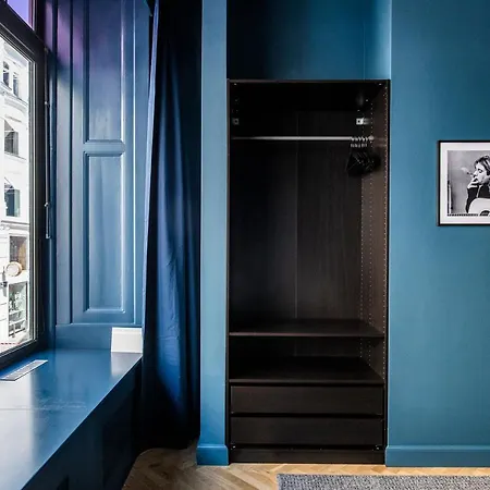 Huge Newly Redecorated Luxury Home *