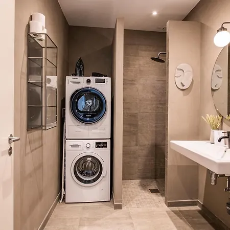 Huge Newly Redecorated Luxury Home