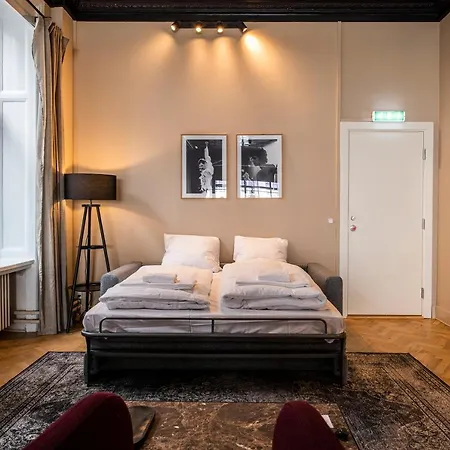 Huge Newly Redecorated Luxury Home