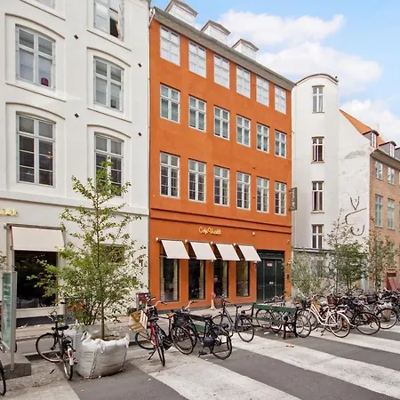 Sanders Regent - Popular Three-bedroom Near Square Apartment