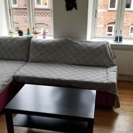 Bright & Cozy In Zone 1