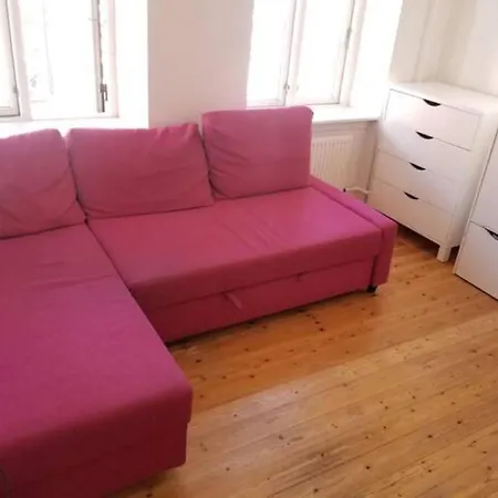 Bright & Cozy In Zone 1 *