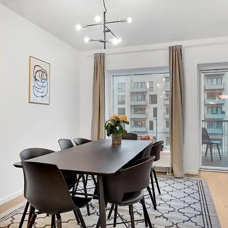 Modern 3-bedroom Near Metro Station In ørestad København