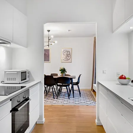 Modern 3-bedroom Near Metro Station In ørestad