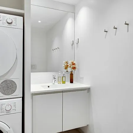 Modern 3-bedroom Near Metro Station In ørestad * København