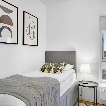 Modern 3-bedroom Near Metro Station In ørestad Lejlighed *