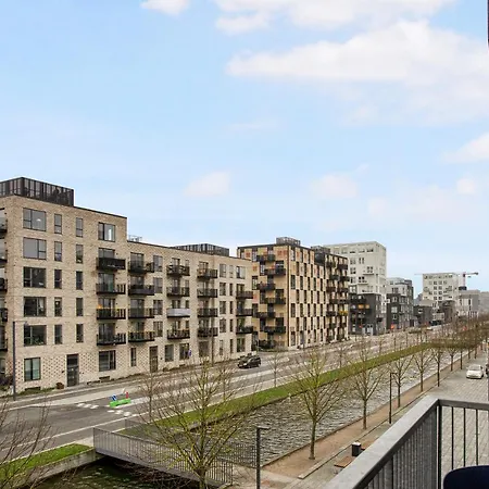 Modern 3-bedroom Near Metro Station In ørestad *