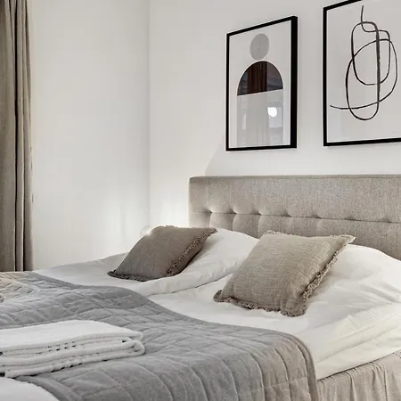 Modern 3-bedroom Near Metro Station In ørestad *