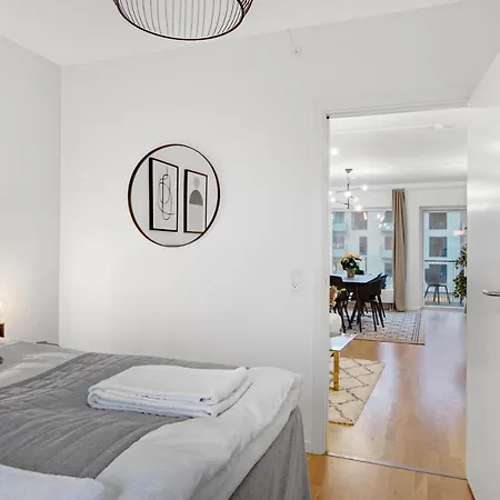 Modern 3-bedroom Near Metro Station In ørestad