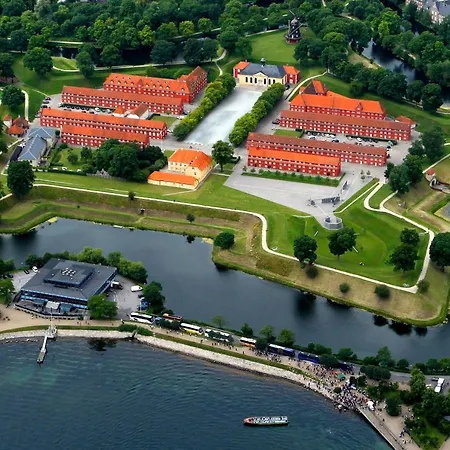 Xl Flat W 3 Bedrooms By Kings Garden In Cph