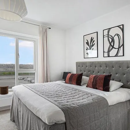 Sanders Arena - Precious Three-bedroom Close To Metro Station Apartment *