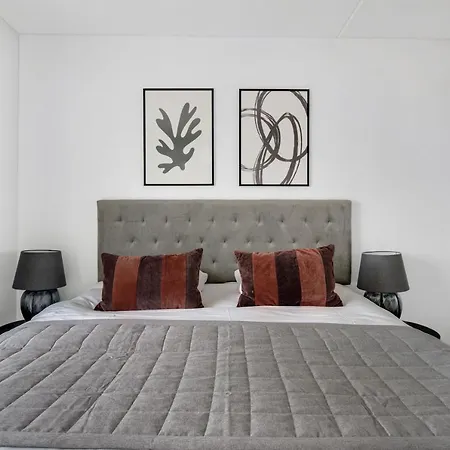 Apartment Sanders Arena - Precious Three-bedroom Close To Metro Station
