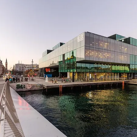 Luxury Harbourfront Penthouse With Private Rooftop Lägenhet *