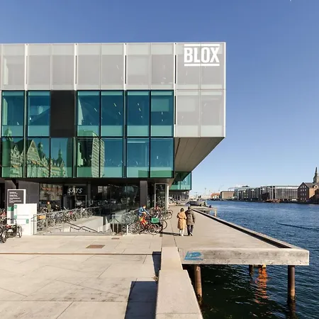 Luxury Harbourfront Penthouse With Private Rooftop *