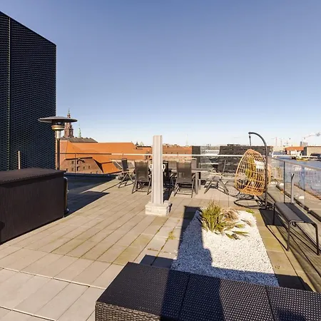 Luxury Harbourfront Penthouse With Private Rooftop Appartement