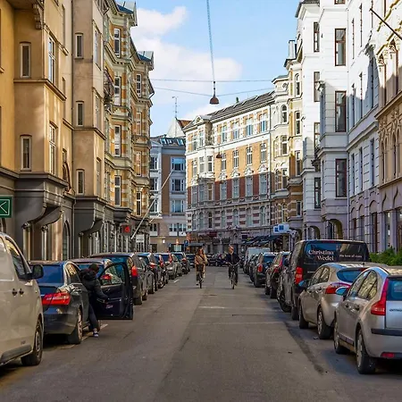 Sanders Main - Endearing Two-bedroom Duplex With A Balcony Next To Magical Nyhavn
