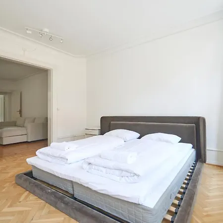 Xl Flat W 3 Bedrooms By Kings Garden In Cph