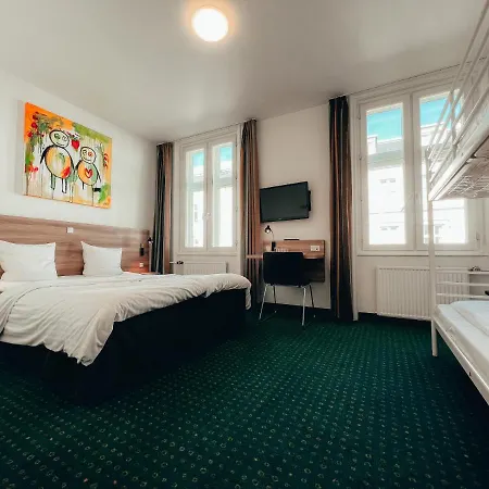 Good Morning Star Hotel