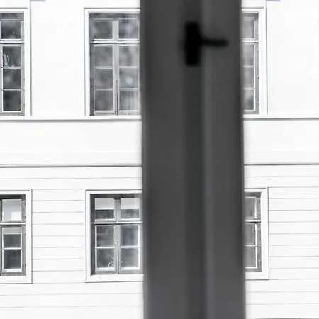 Queens Palace Apartment