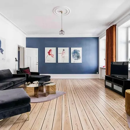 Queens Palace Apartment