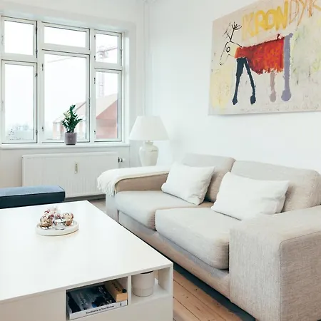 Lägenhet Elegant, Evocative And Cosy In Osterbro With A Panoramic View. Eco-friendly. 1km Harbour/ Beach, 3km- Center, 13km-airport. *