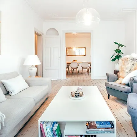 Elegant, Evocative And Cosy In Osterbro With A Panoramic View. Eco-friendly. 1km Harbour/ Beach, 3km- Center, 13km-airport. Lägenhet Köpenhamn