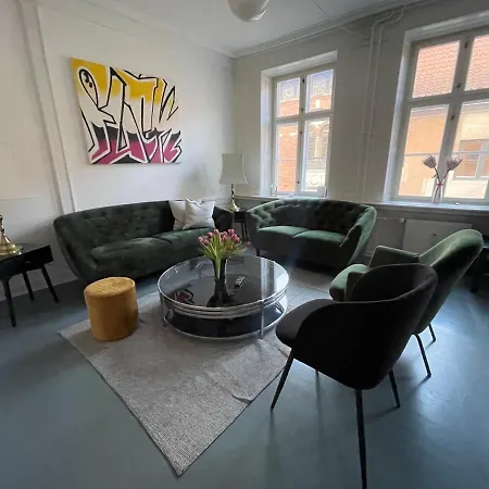 Cosy Penthouse In The Heart Of Appartamento