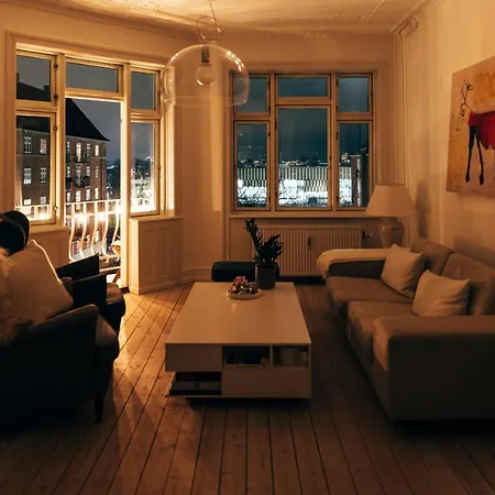 Elegant, Evocative And Cosy In Osterbro With A Panoramic View. Eco-friendly. 1km Harbour/ Beach, 3km- Center, 13km-airport. Köpenhamn