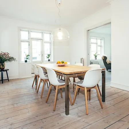 Elegant, Evocative And Cosy In Osterbro With A Panoramic View. Eco-friendly. 1km Harbour/ Beach, 3km- Center, 13km-airport. Köpenhamn