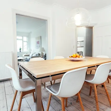 Lägenhet Elegant, Evocative And Cosy In Osterbro With A Panoramic View. Eco-friendly. 1km Harbour/ Beach, 3km- Center, 13km-airport. Köpenhamn