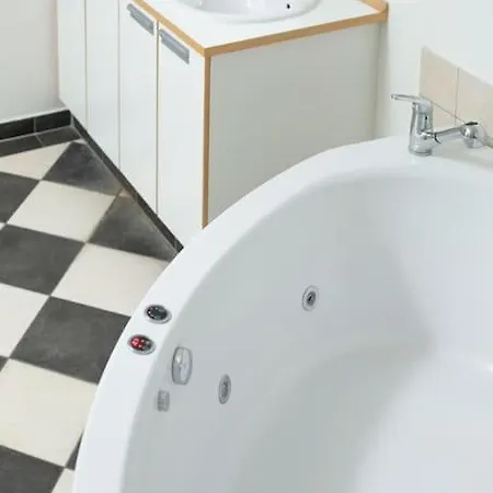 Large & Bright 3br W Whirlpool Near Metro 아파트 *