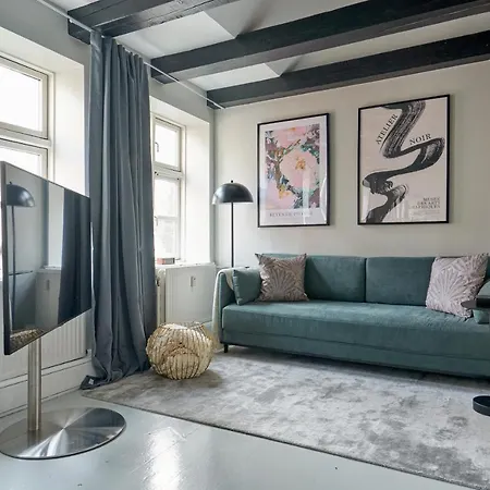아파트 Unique 2 Bedroom Duplex W Exposed Beams In Cph