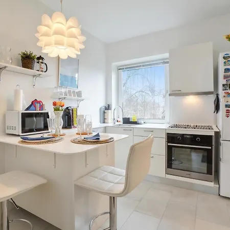 Apartment Cosy Apt. In Near Airport- Metro-beach.