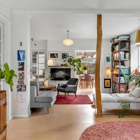 Gorgeous In S With Kitchen Holiday home