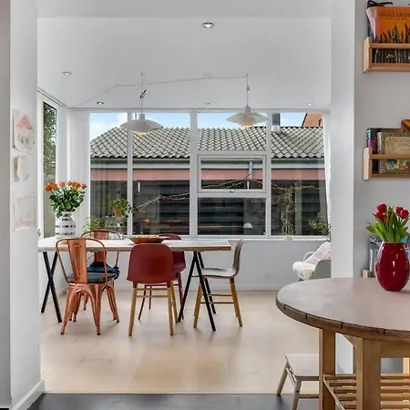 Gorgeous In S With Kitchen Holiday home