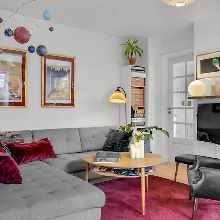Gorgeous In S With Kitchen Holiday home *