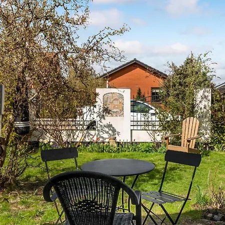 Gorgeous In S With Kitchen Holiday home *