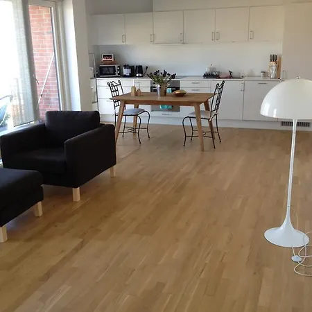 Canal Apartment *